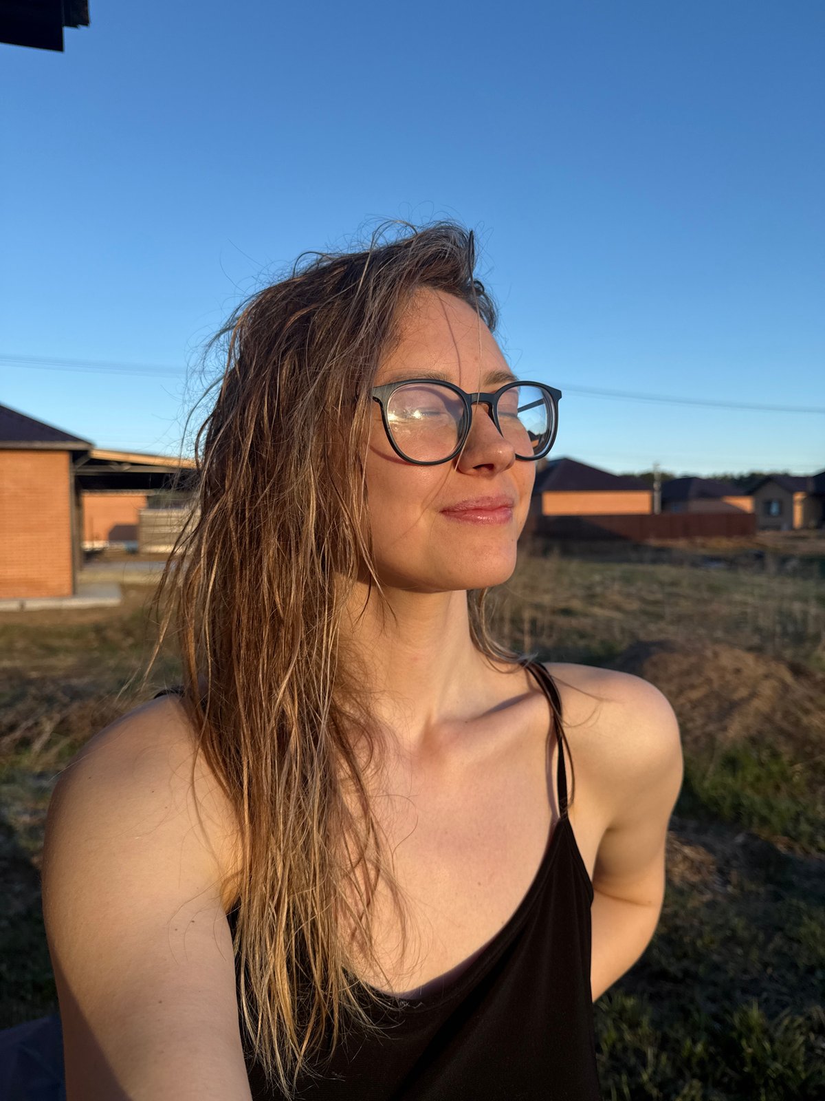 Woman photographed multiple times during morning in Chaikovsky, Russia