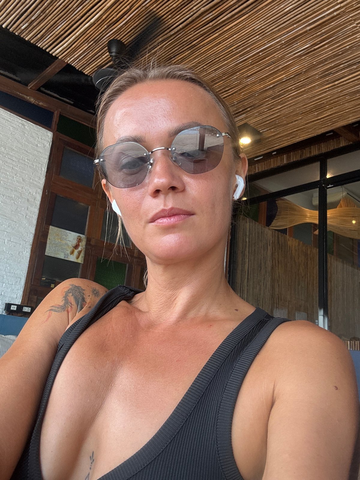 Beachside café afternoon on Ko Samui's waterfront