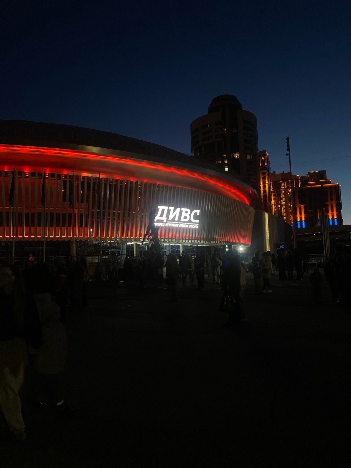 Fireworks display draws crowds in Yekaterinburg on May 9