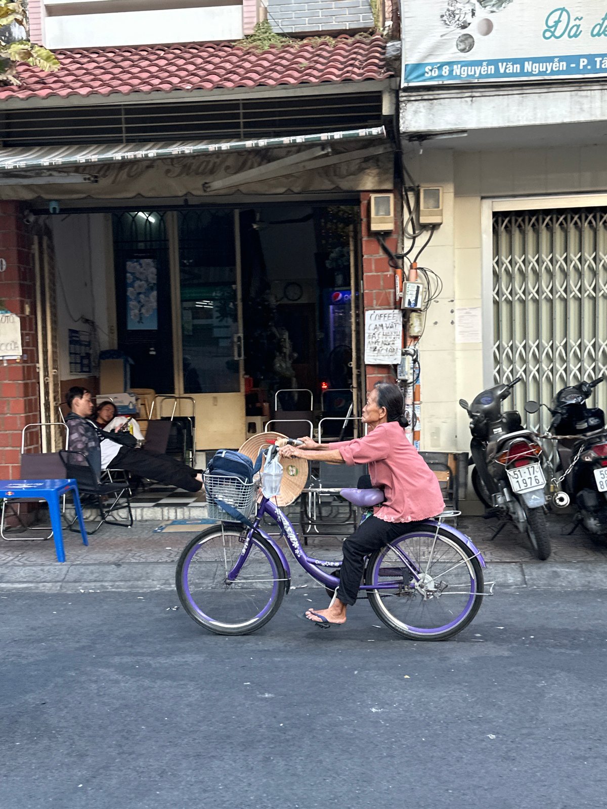 Morning street life captured across Ho Chi Minh City