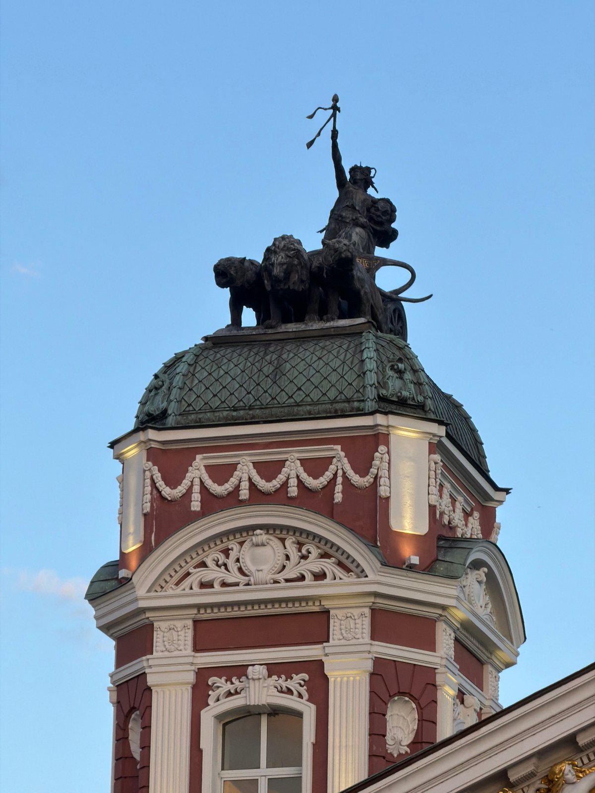 Various scenes documented across Sofia during five-minute window