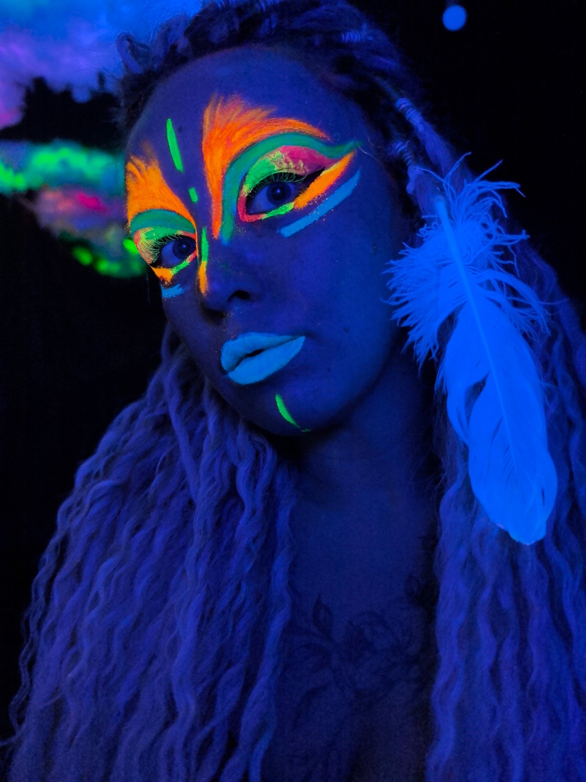 Fluorescent body art and pet portraits captured in Noviy