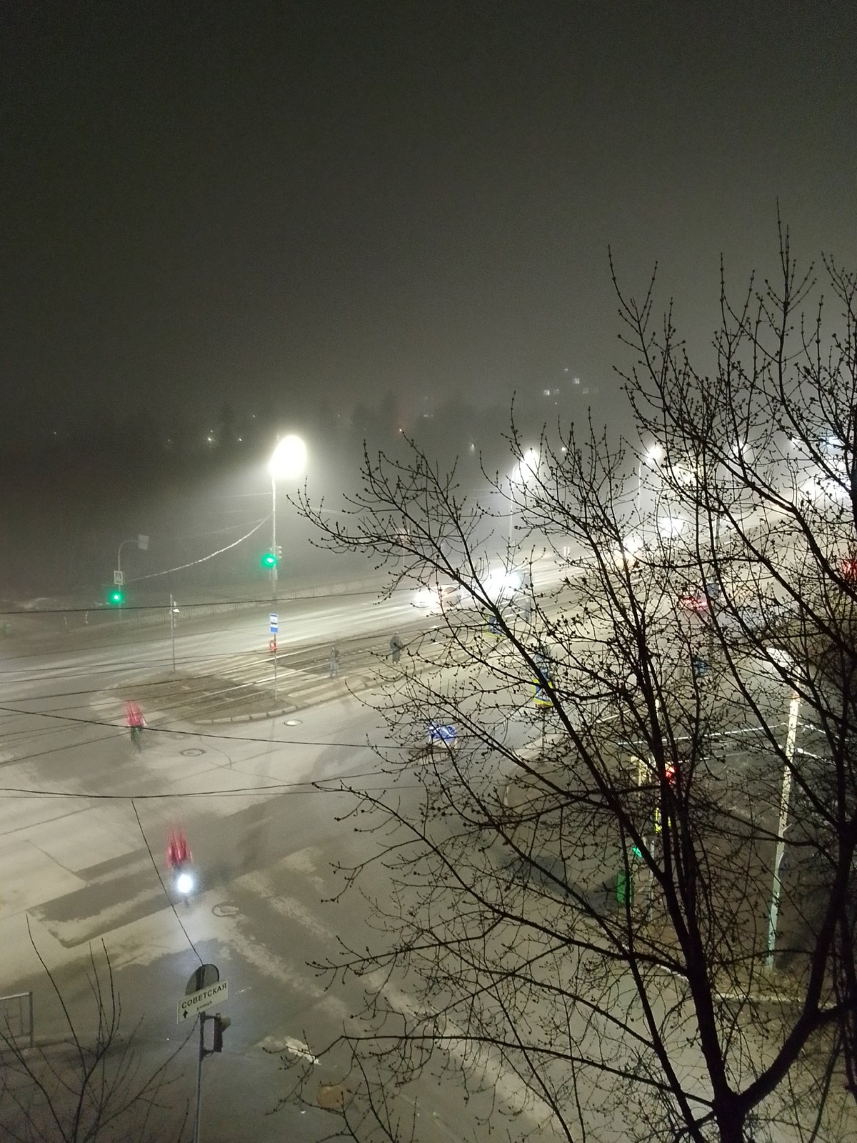 Foggy night conditions documented on Izhevsk street