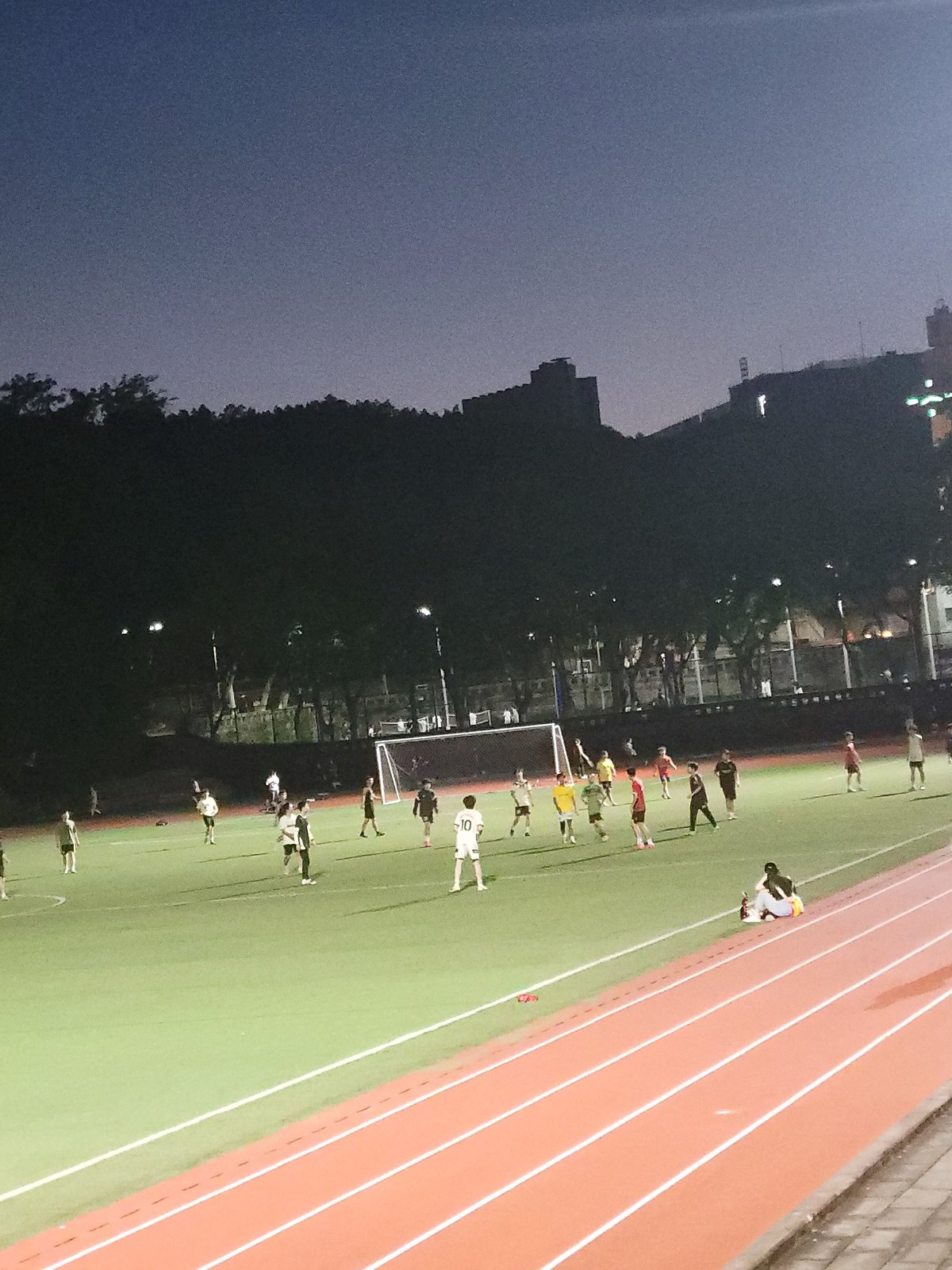 Evening sports activities at Shapingba District athletic complex