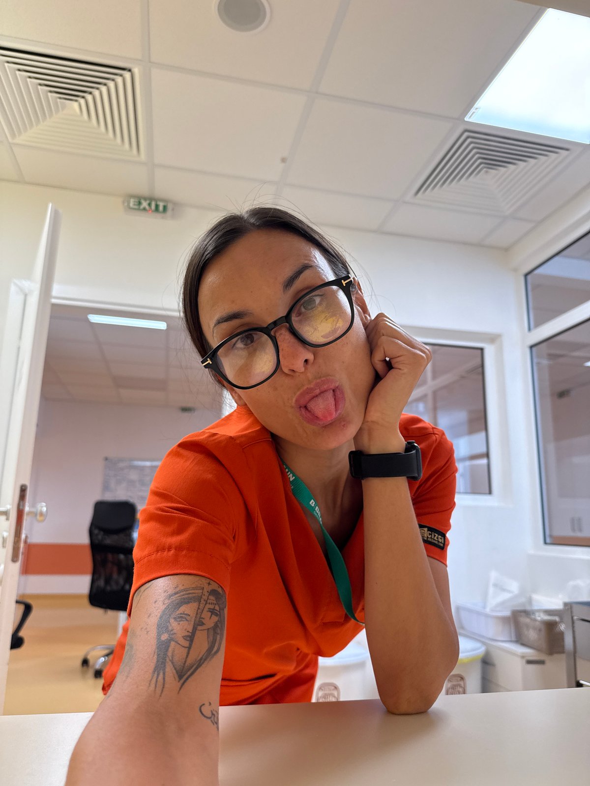 Casual break-time moments in a Pleven medical setting