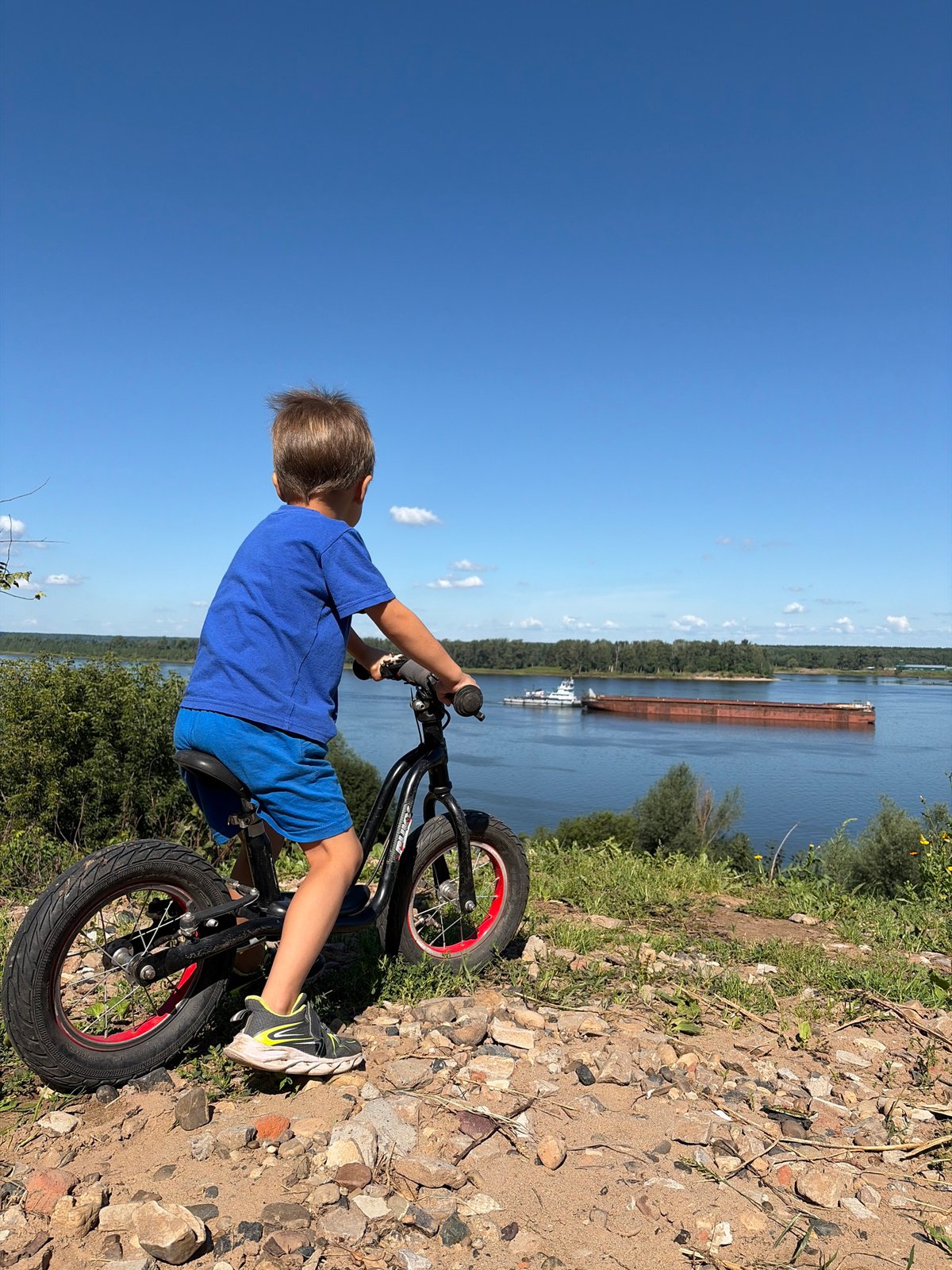 Summer morning in Olkhovka: bikes, kittens, and ice cream