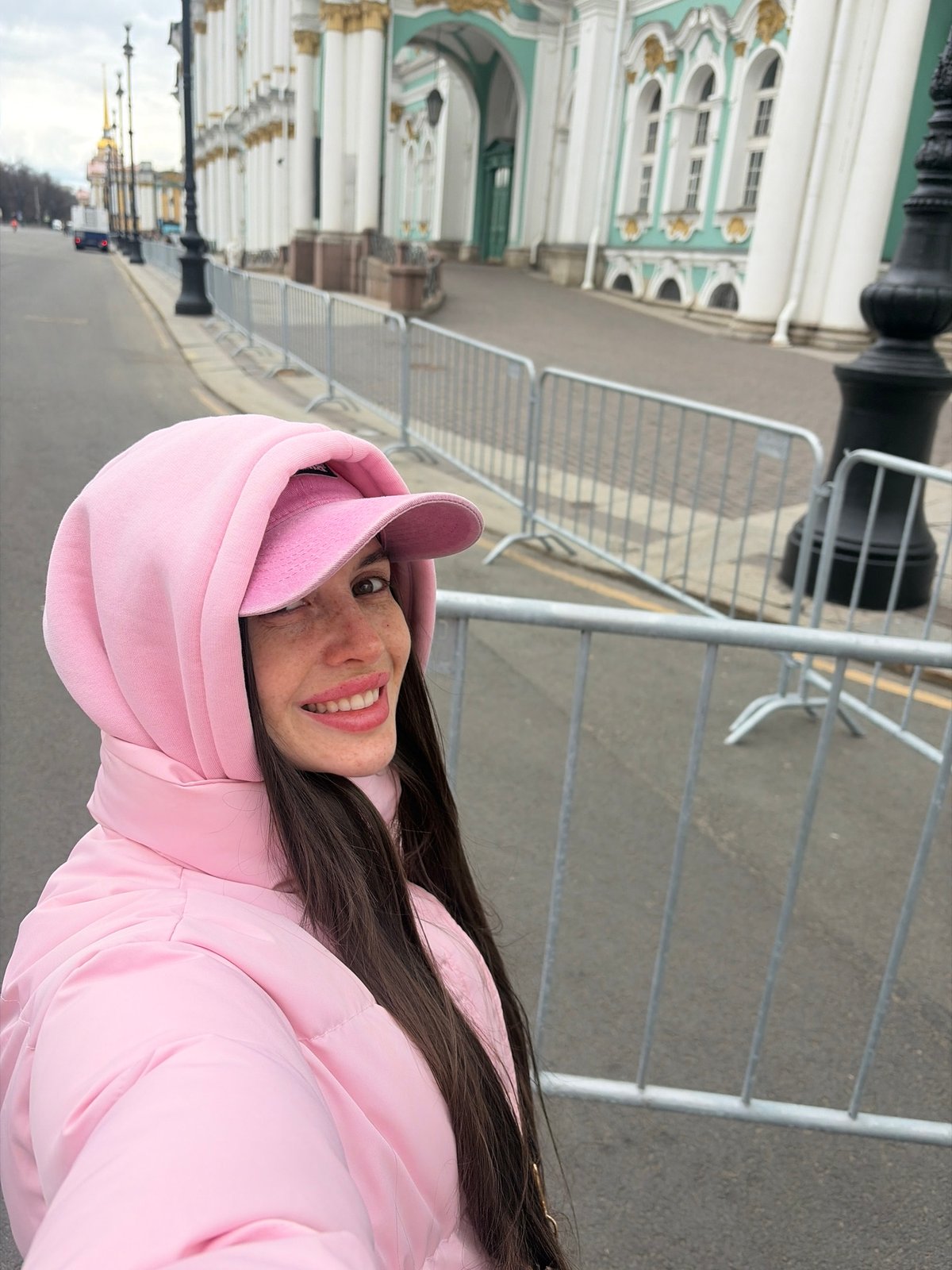 Morning scenes documented around Saint Petersburg's Palace Square