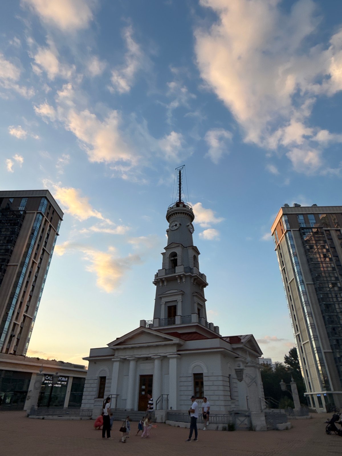 Moscow golden hour: landmarks, parks, and a sunset stroll