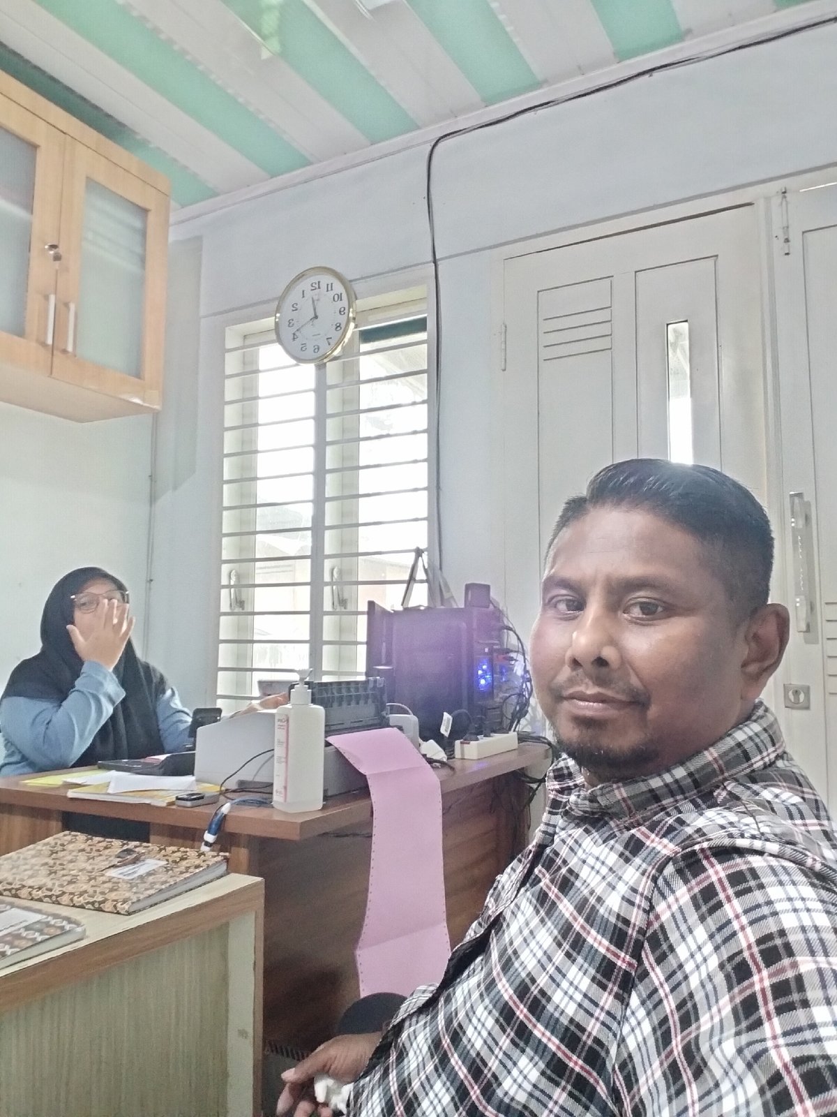 Morning dialysis treatments documented at Lhokseumawe medical facility