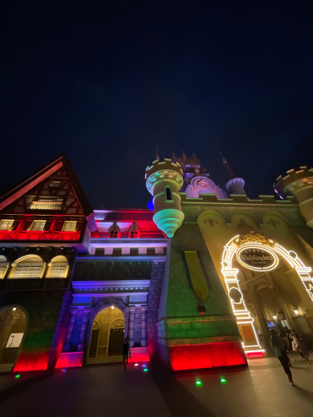 Nighttime scenes documented at VinWonders Phú Quốc theme park