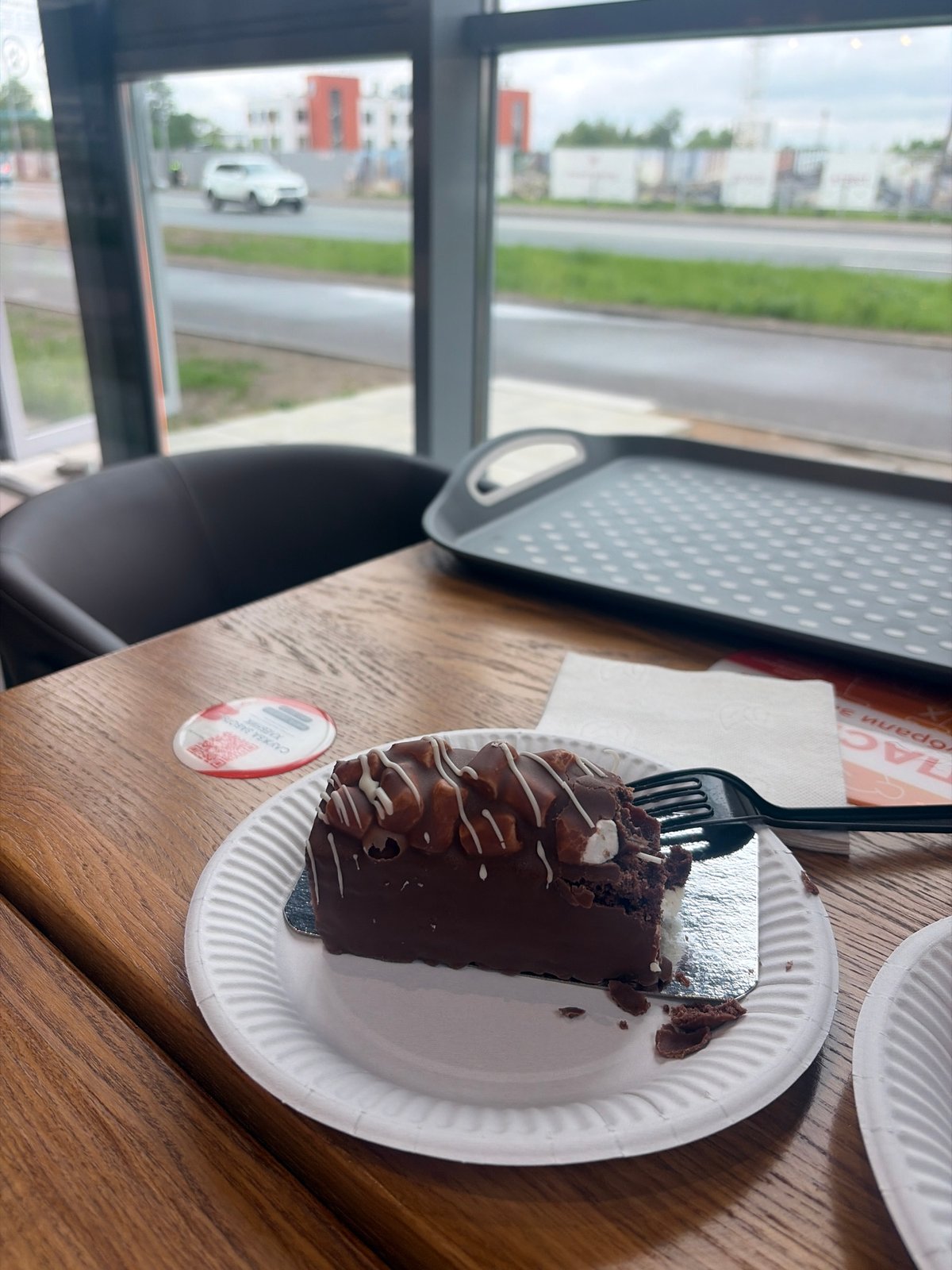 Morning rush at Saint Petersburg bakery draws families