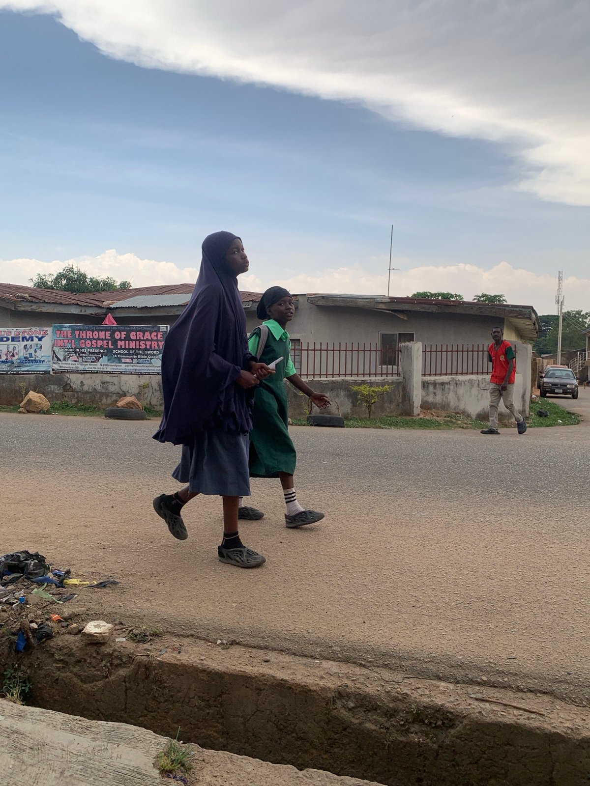 Ordinary afternoon street life documented in Gura Top, Nigeria