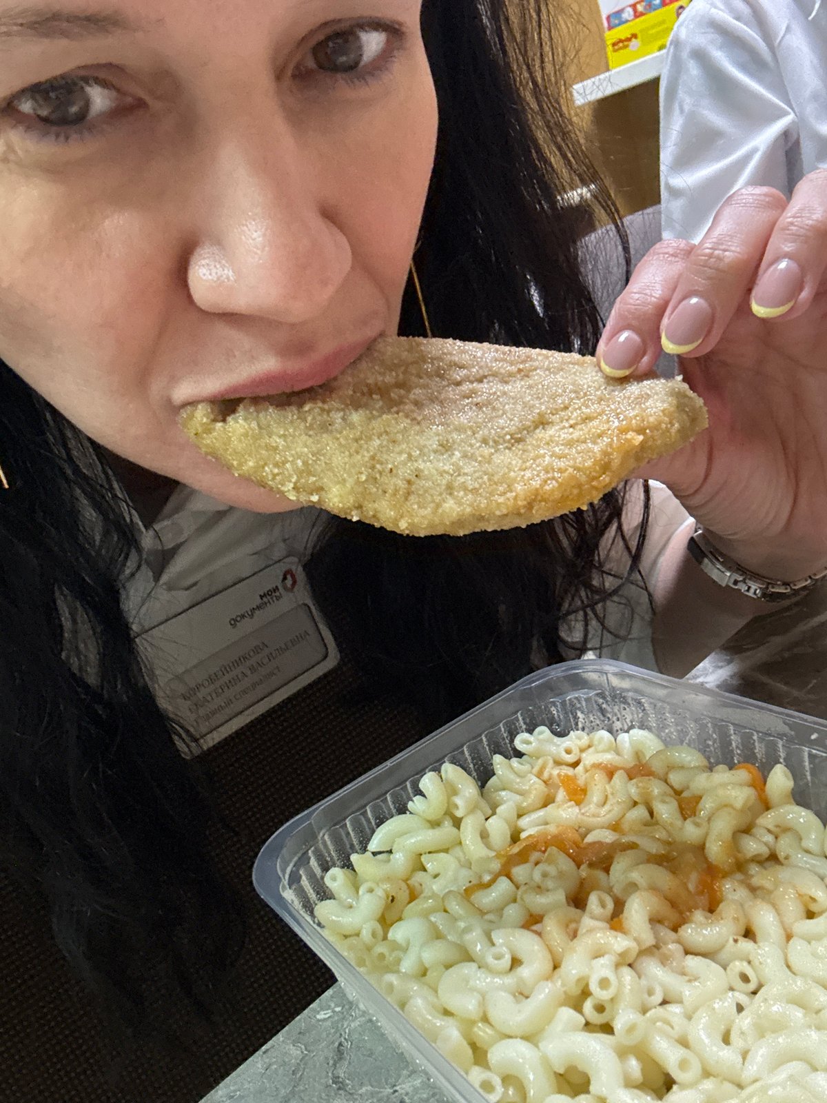 Morning desk snacks and daily life documented in Chaikovsky