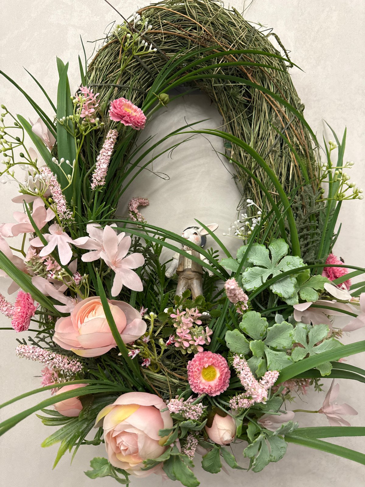 Domestic scenes with pink decorative elements documented in Krasnoyarsk