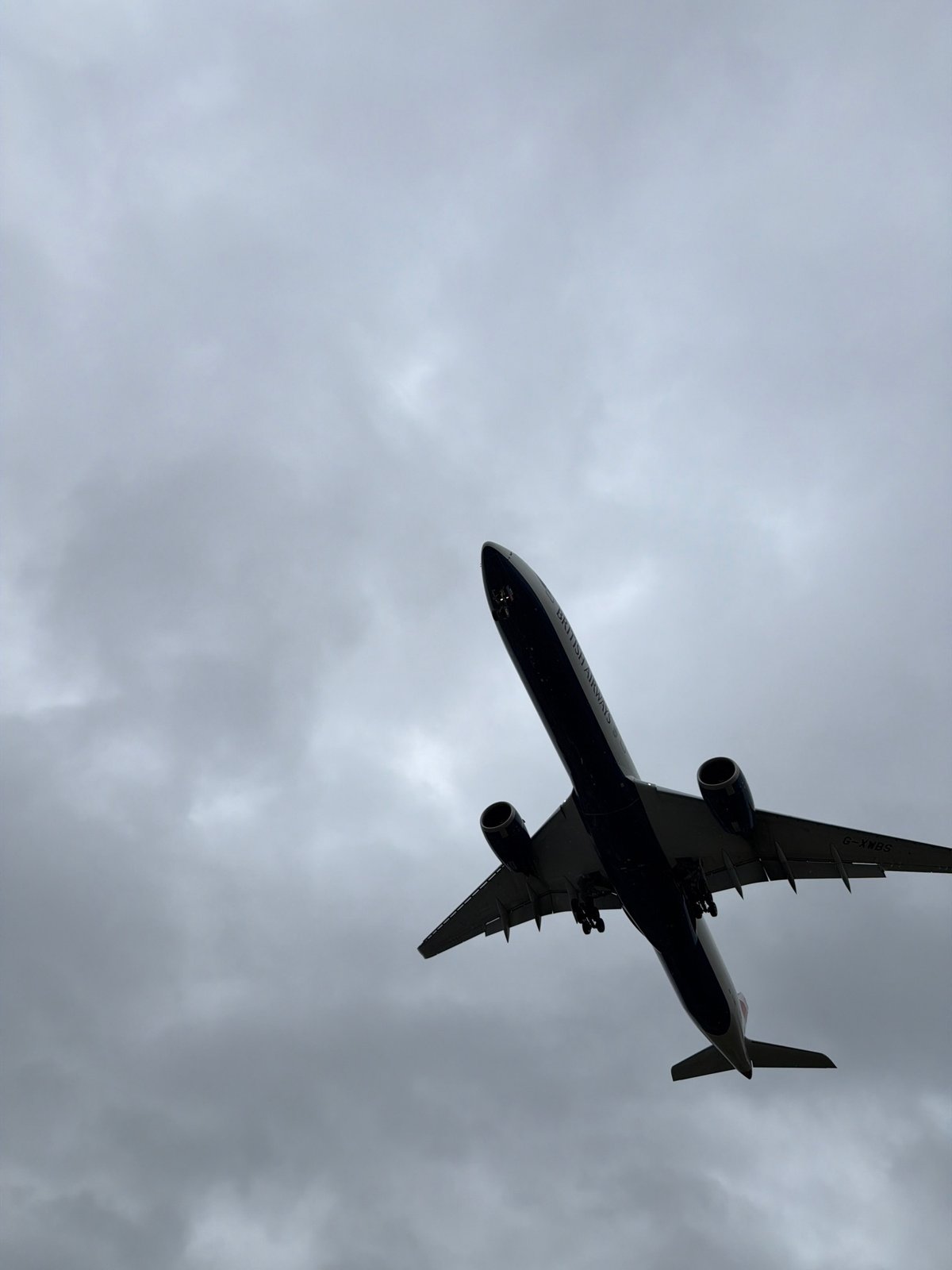 British Airways aircraft on final approach over London