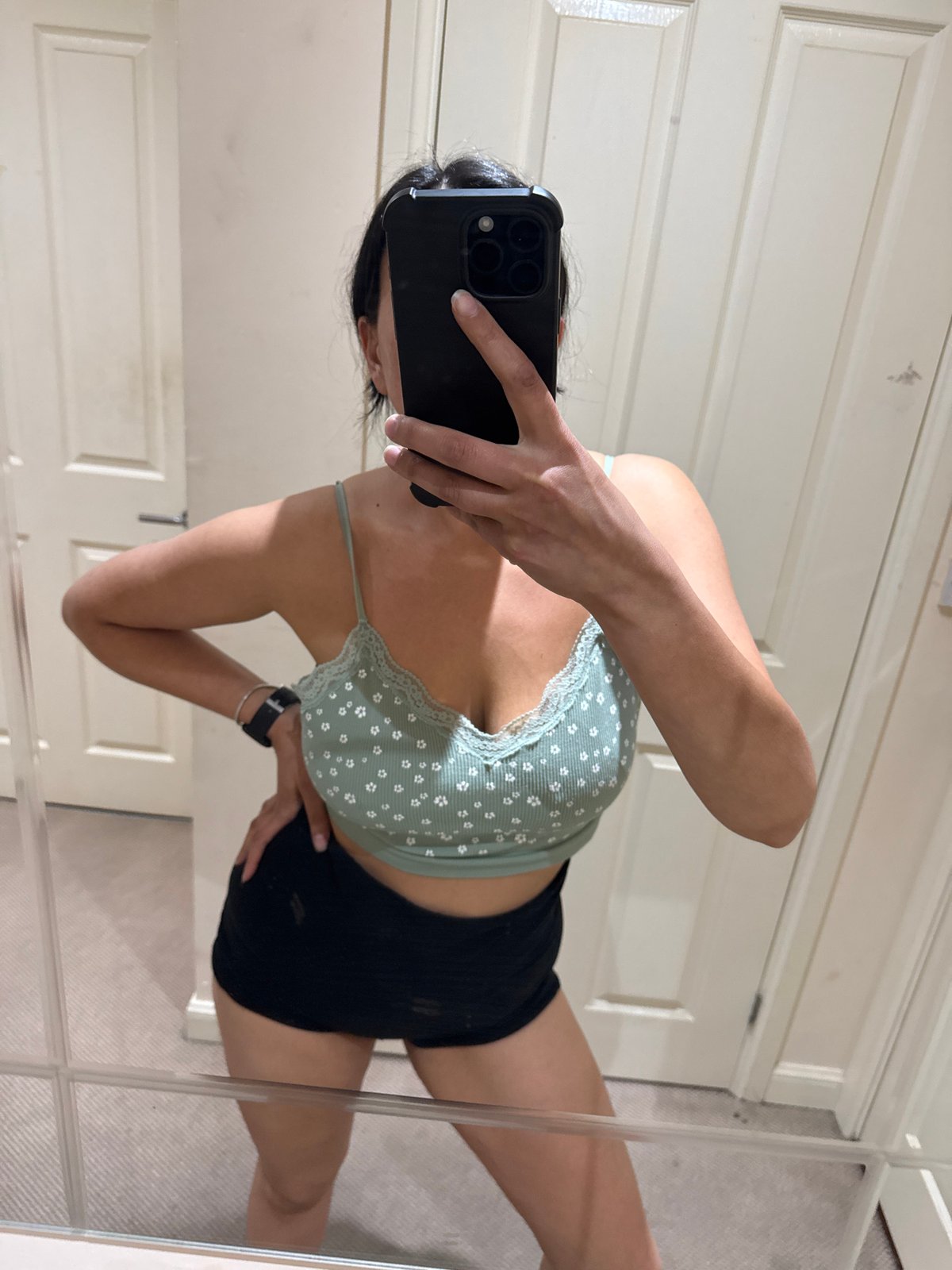 Evening bread prep and mirror selfie in Great Yarmouth
