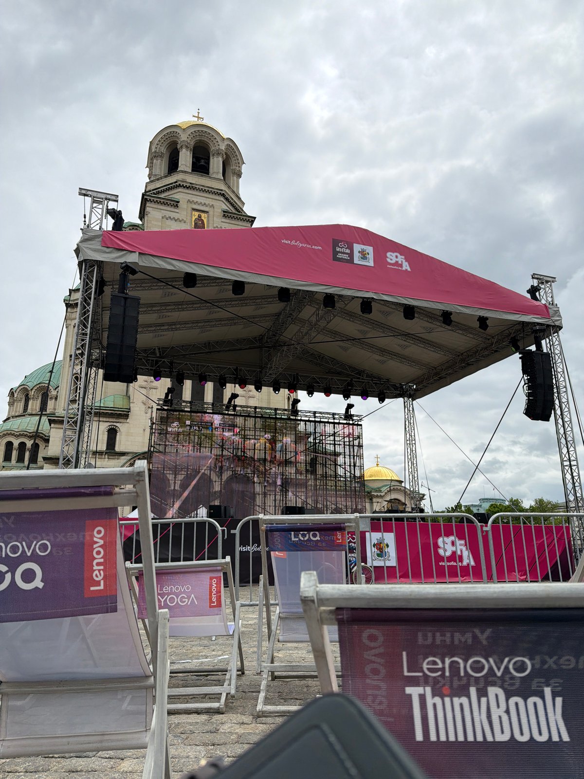 Cycling event staged at Sofia's Alexander Nevsky Cathedral