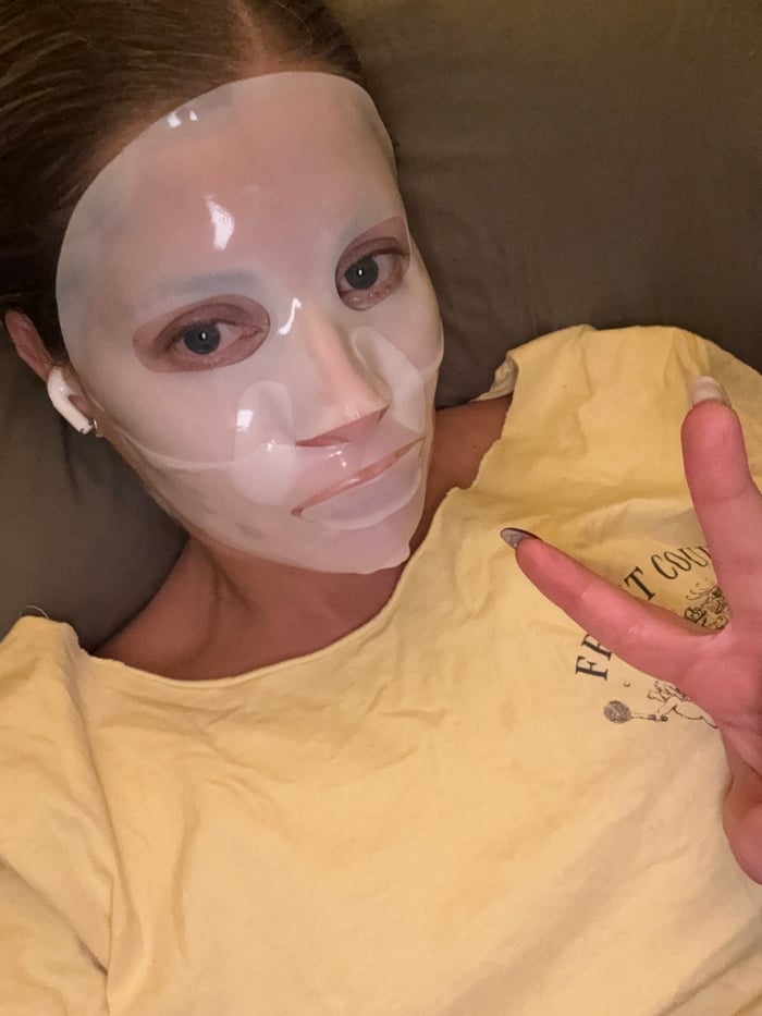 Paris resident documents evening skincare routine with selfies