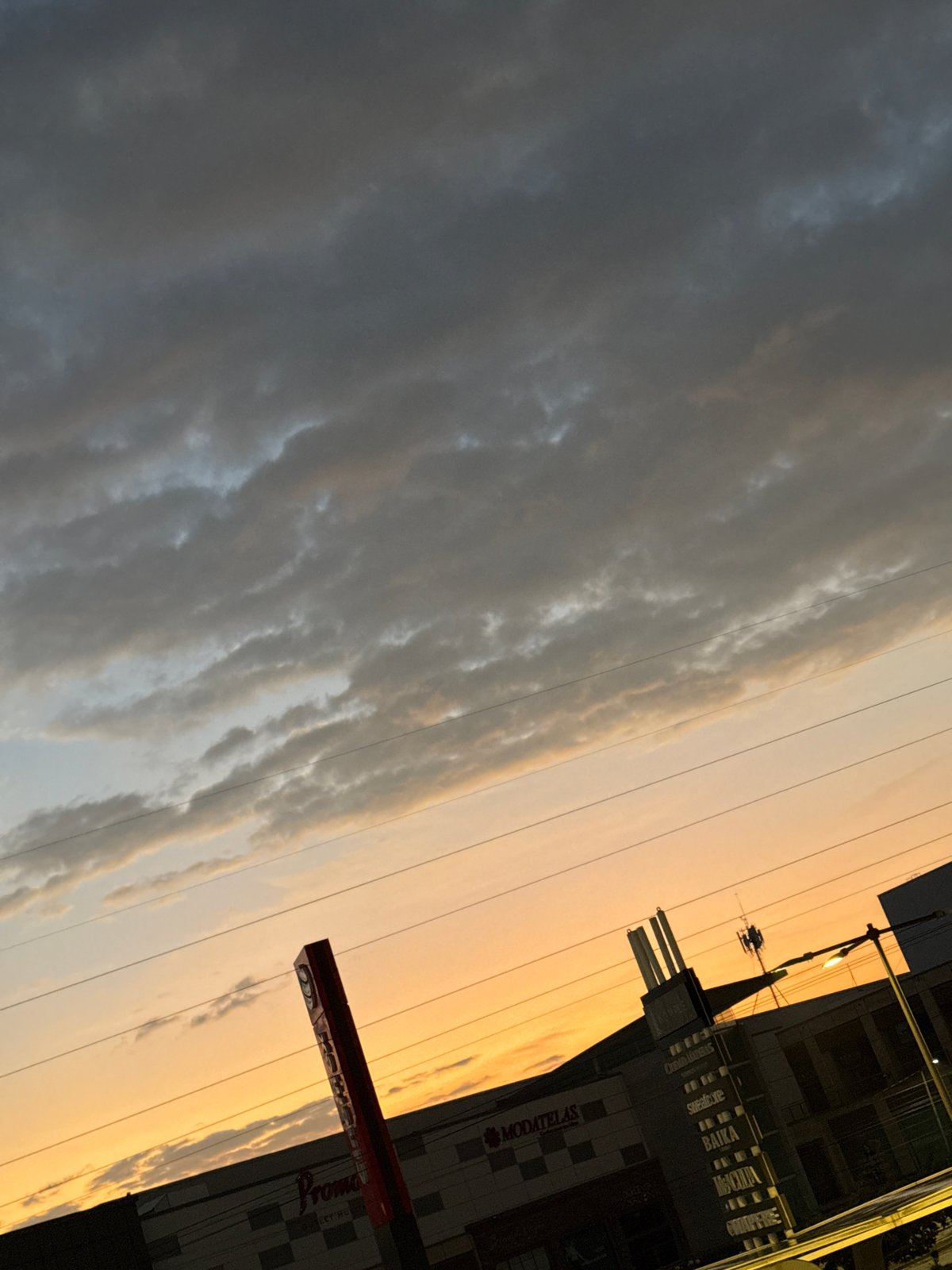 Dawn or dusk captured over modern Puebla architecture