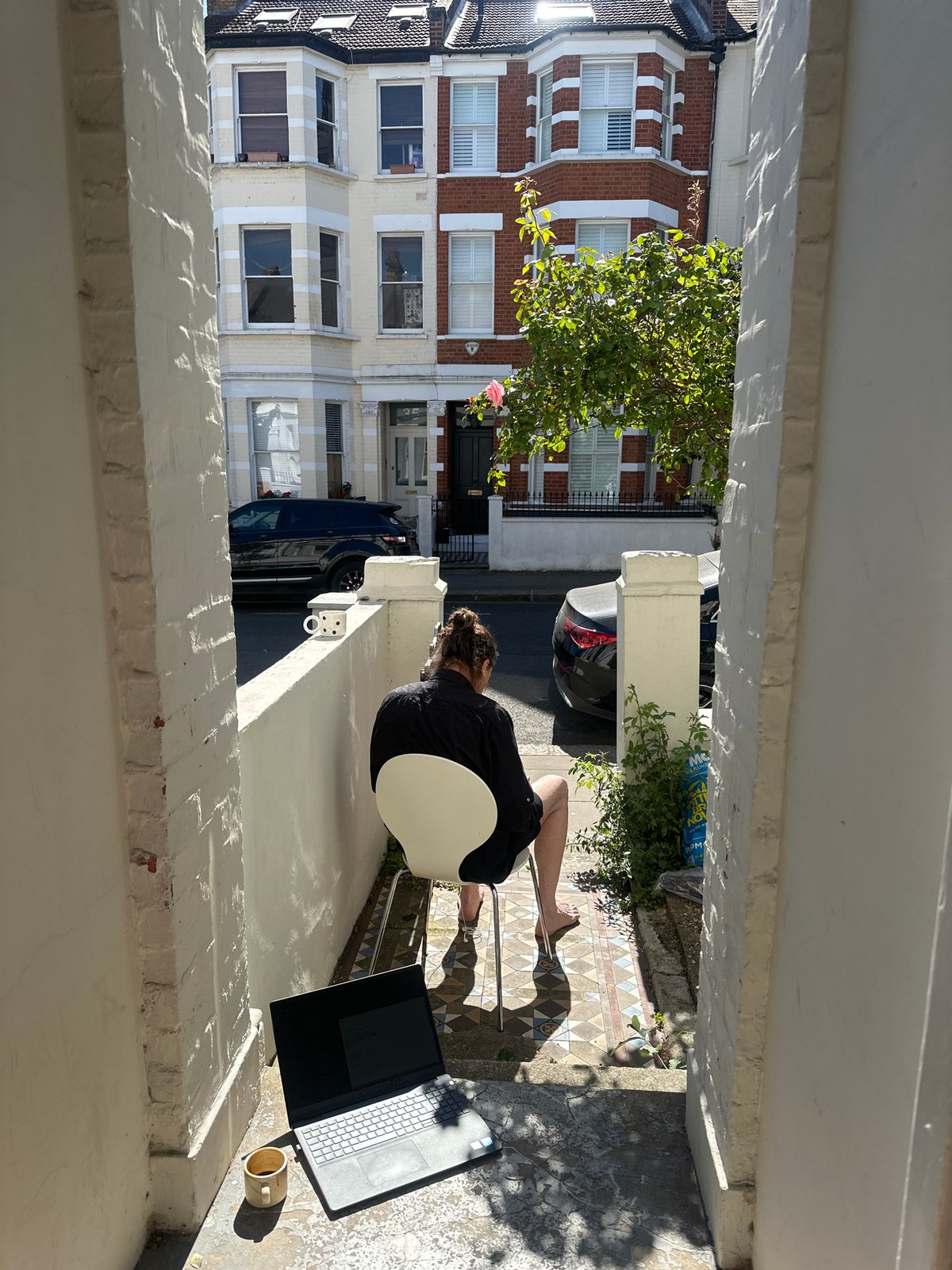 Londoner documents afternoon residential scene from multiple perspectives