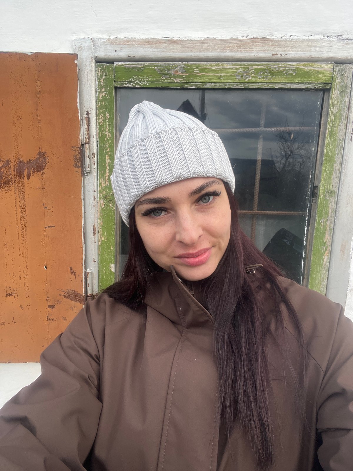 Woman documents workout routine at Chaikovsky gym