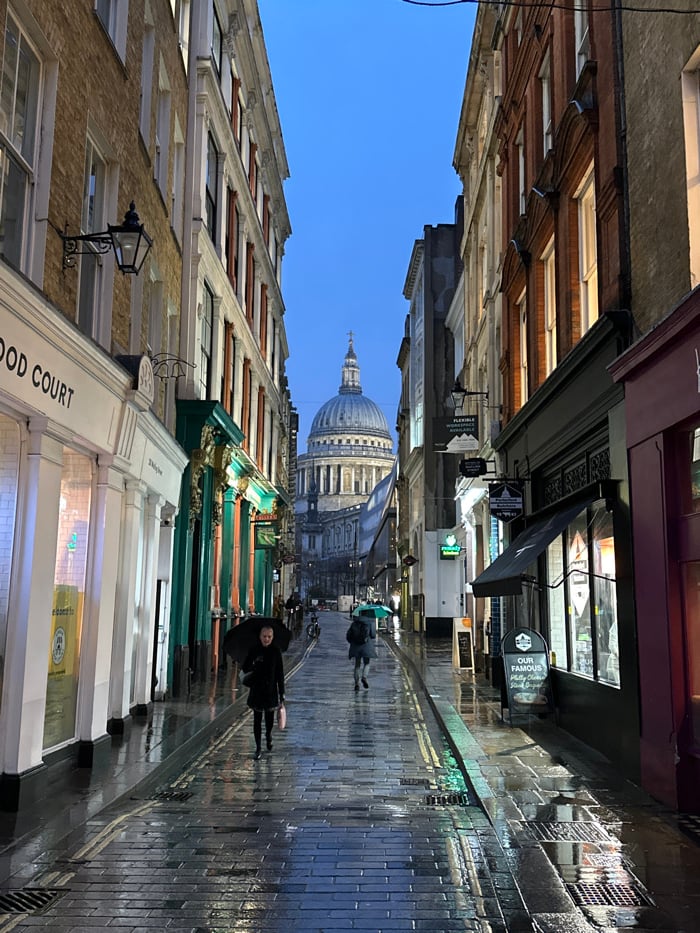 London witness documents twilight street view and indoor bar scene