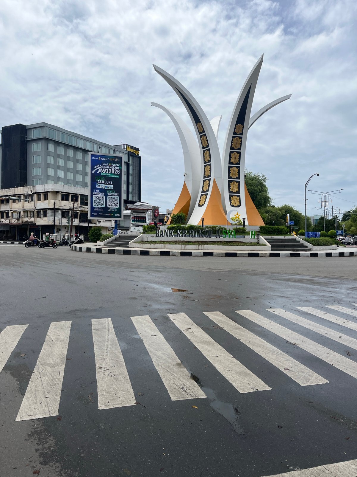 Banda Aceh roundabout monument and wet streets by scooter