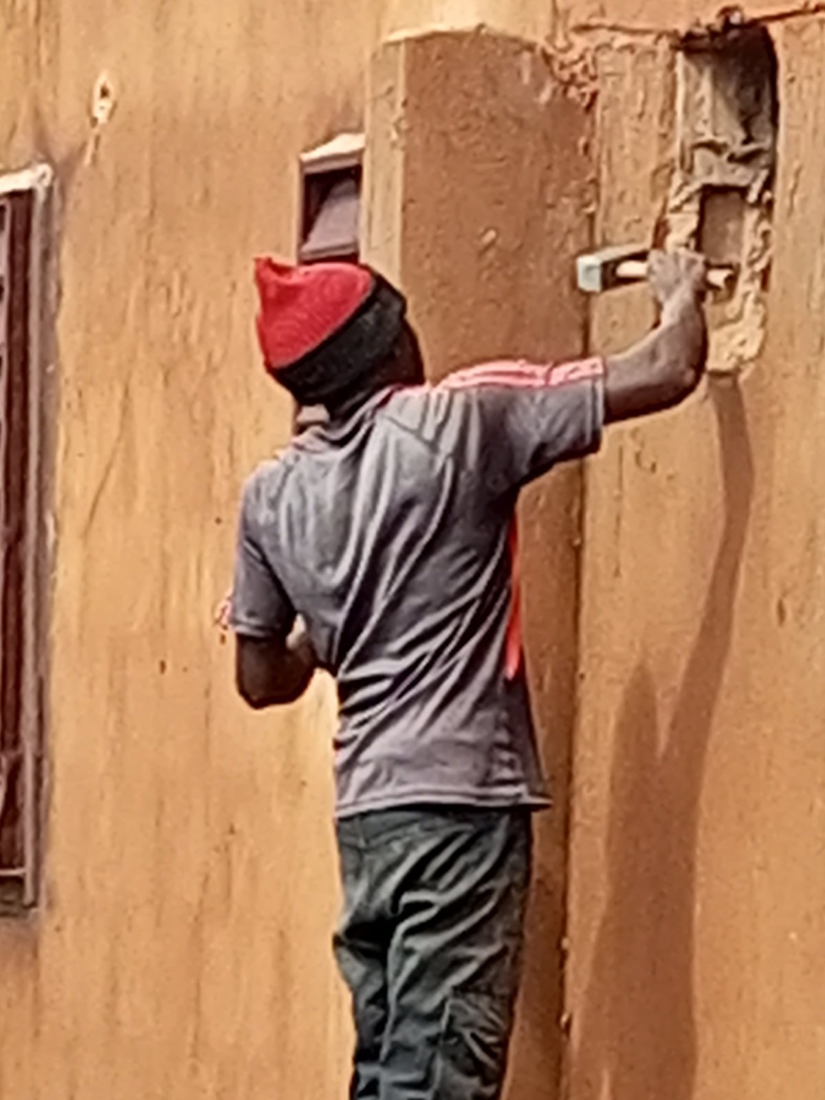 Morning activity across Tempure's streets and construction sites