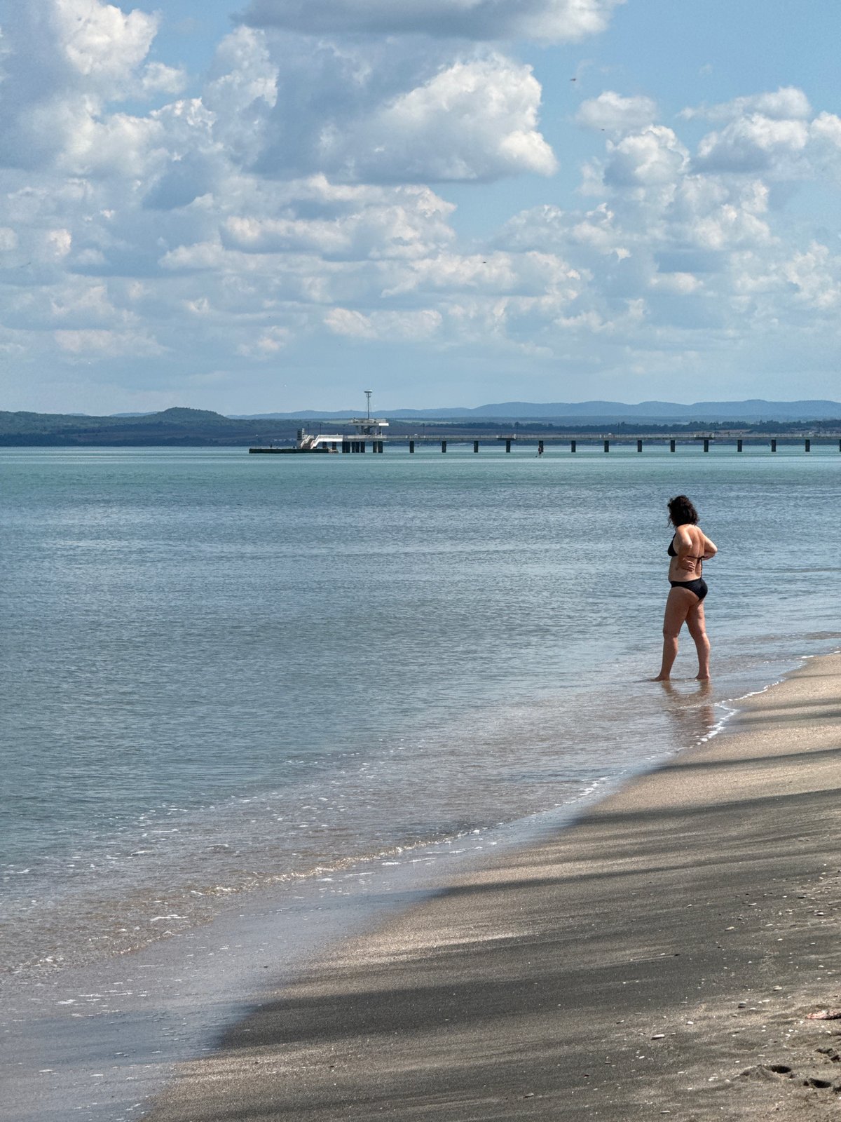Sunny beach day draws visitors to Burgas shores