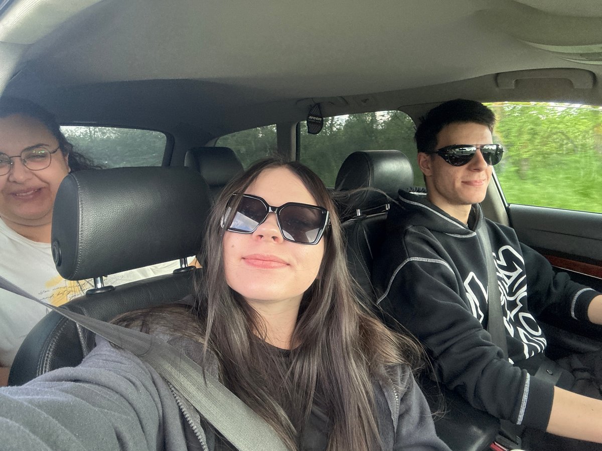 Three people spotted in car in Konstantinovo, Bulgaria