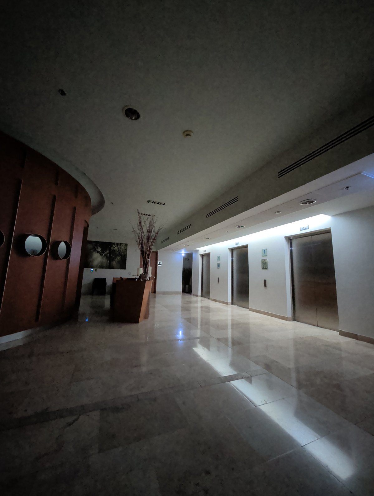 Modern hallway with marble flooring captured in Mexico City