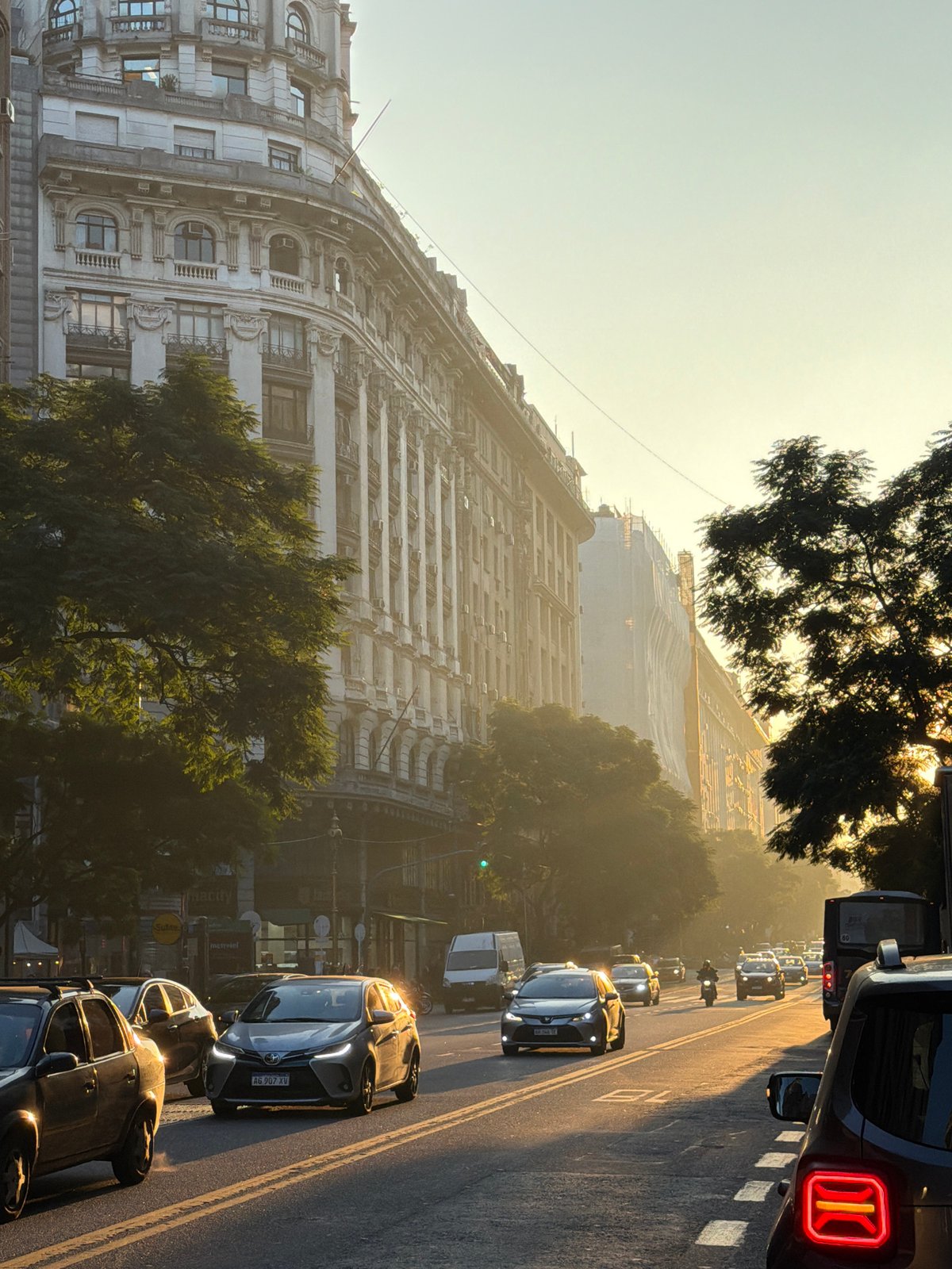 Buenos Aires evening street scenes documented during golden hour