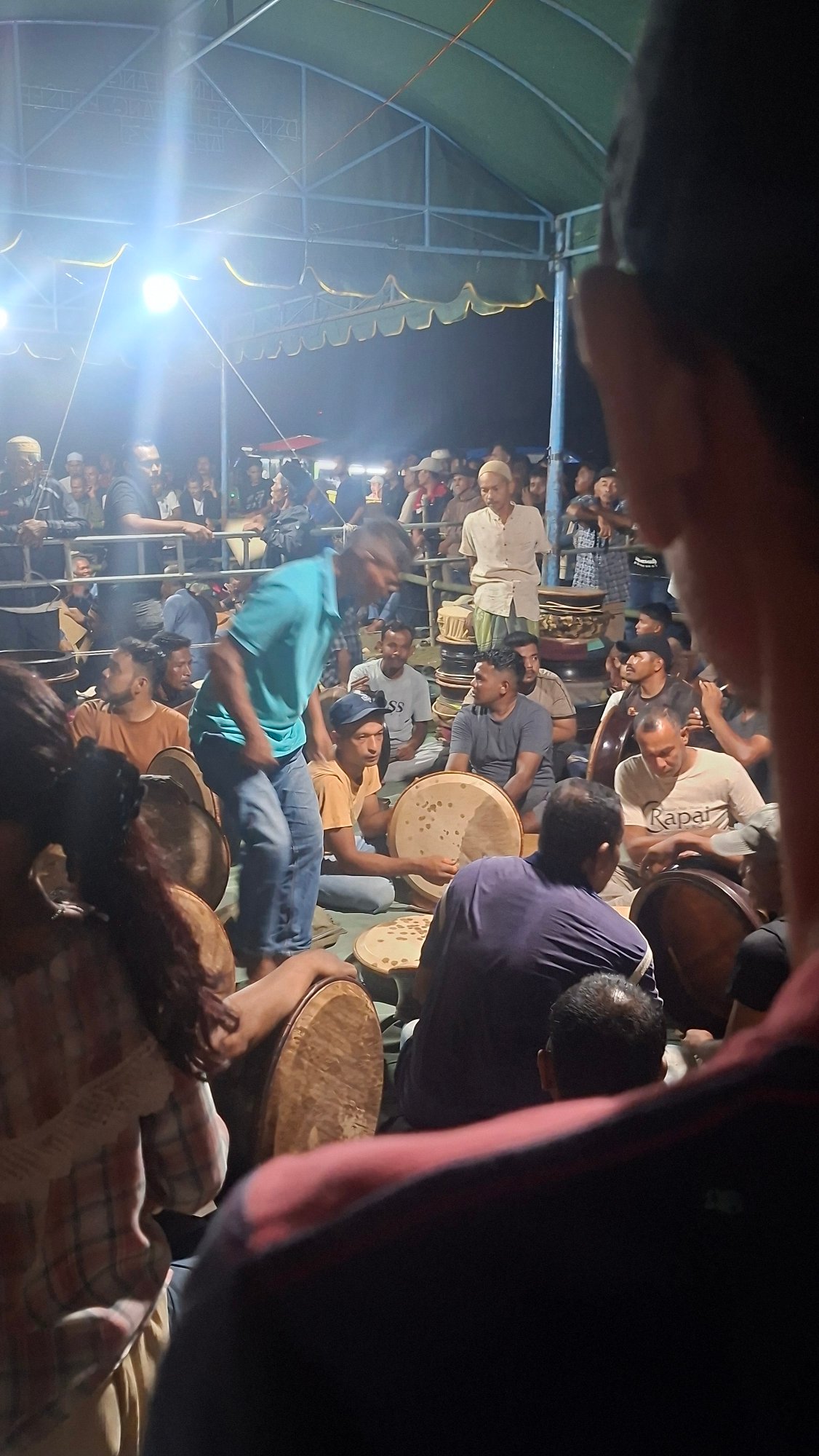 Live drumming performance draws a crowd in Lhokseumawe