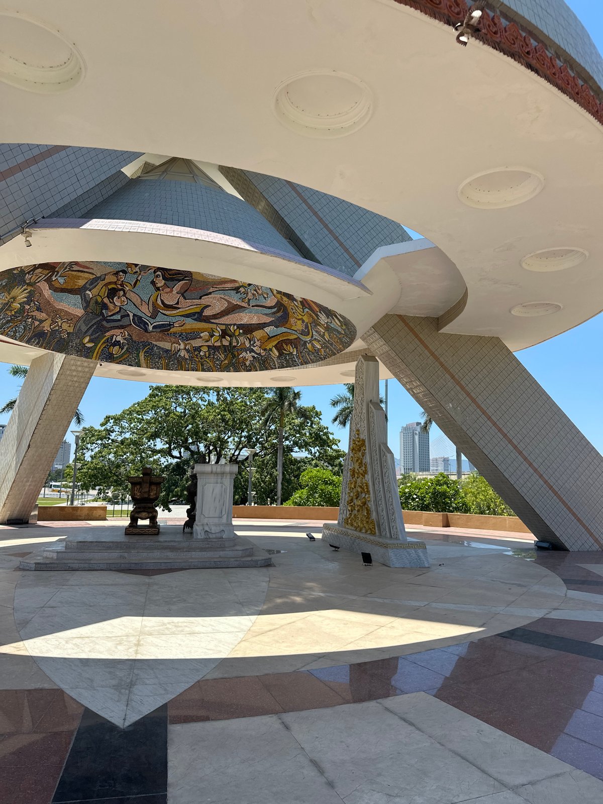 Multiple angles on Da Nang's iconic riverside landmarks