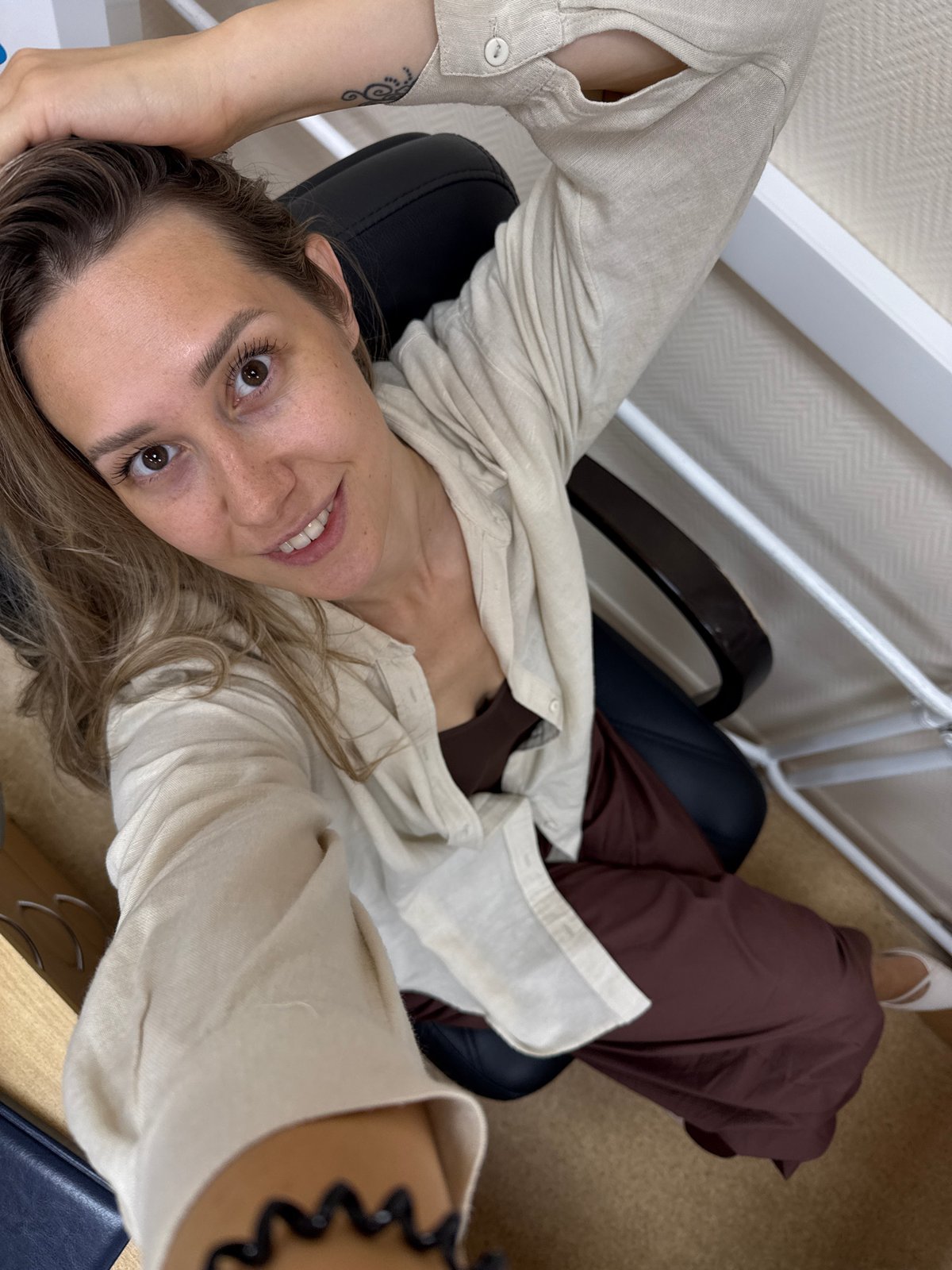 Quiet morning in Chaikovsky: selfies, tea, and a metal stork
