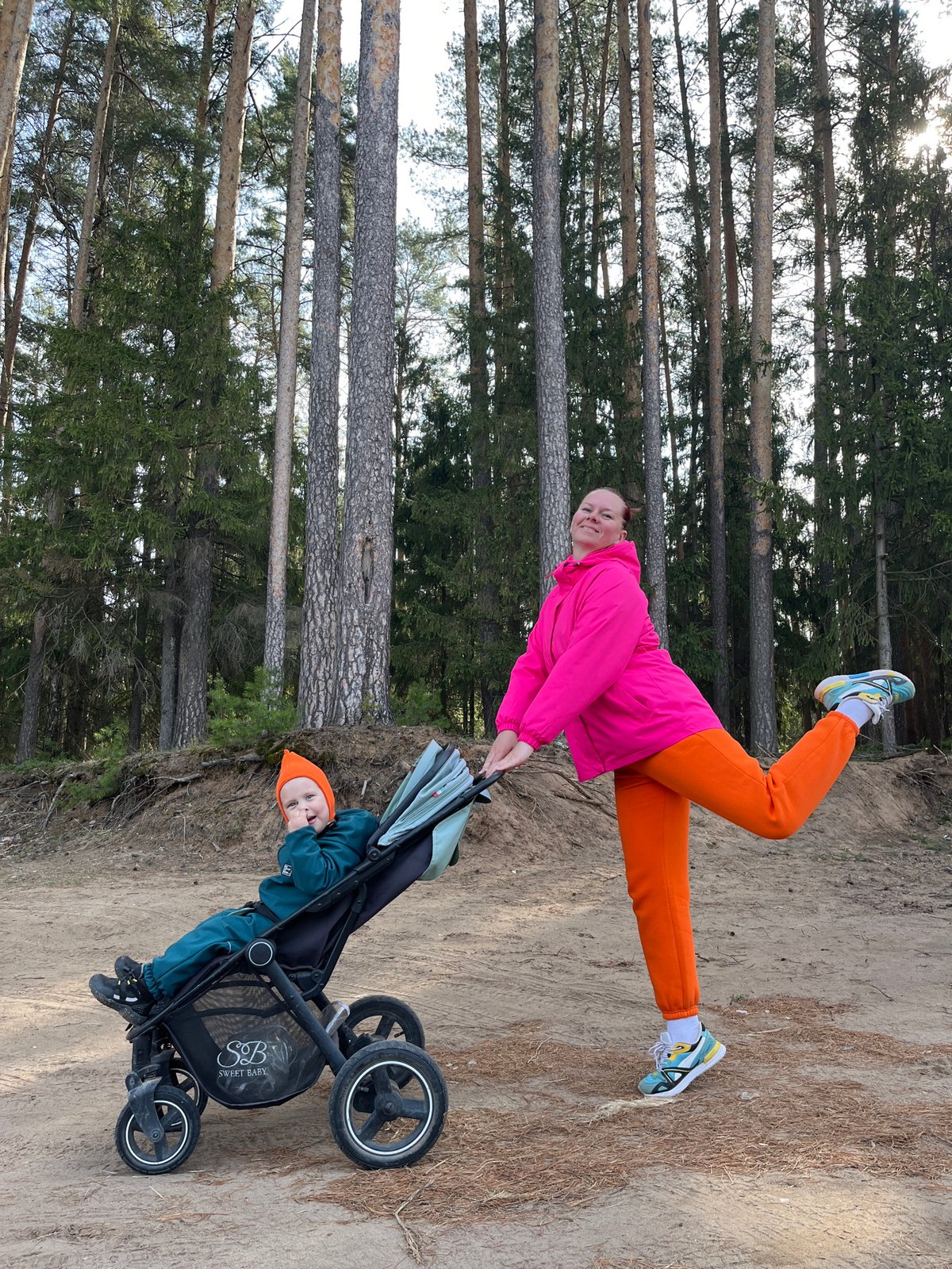Morning family walk captured in rural Chaikovsky, Russia