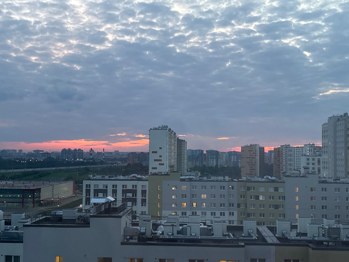 Portrait session captured in suburban Vsevolozhsk at dusk
