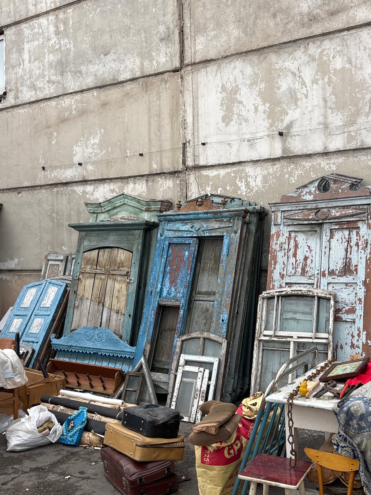 Architectural salvage and household items documented in Krasnoyarsk storage areas