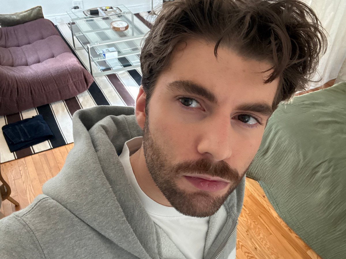 Man documents selfie session in Montreal apartment