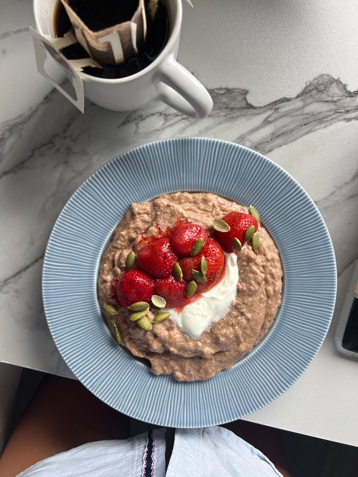Woman documents breakfast and airport travel in early morning routine