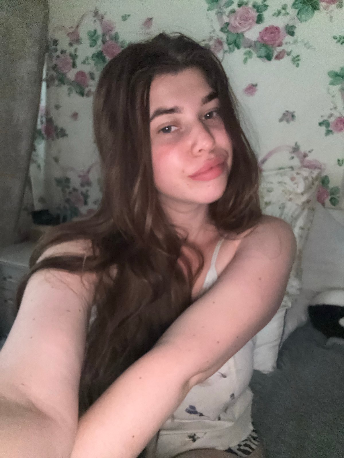 Lazy afternoon on a floral bed with a cat, Мещёры