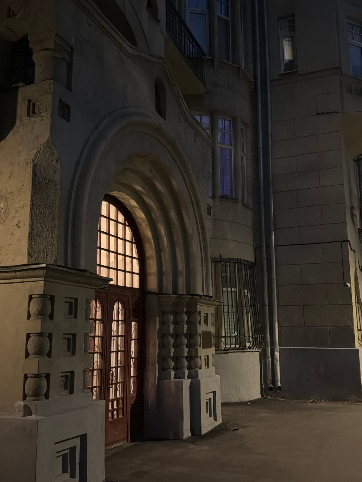 Evening street life and architecture documented across Moscow