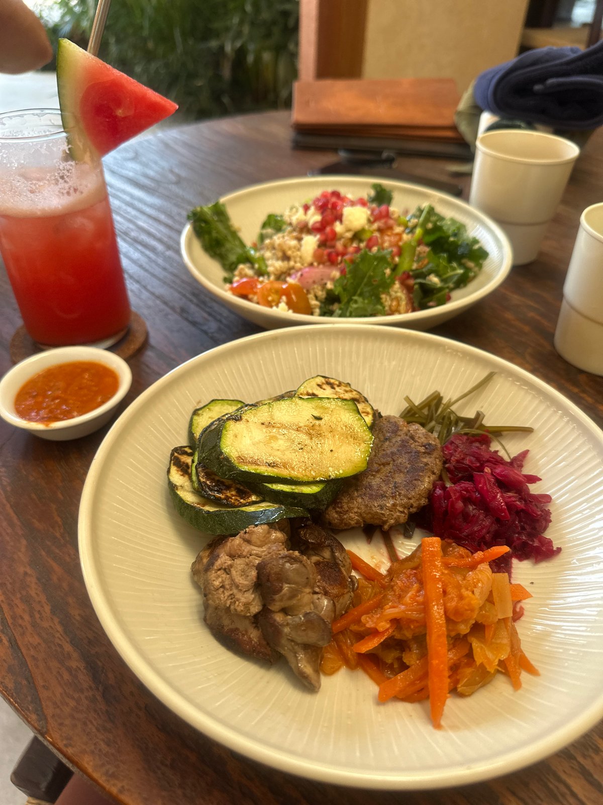 Food, fitness, and chill outdoor vibes across a relaxed day