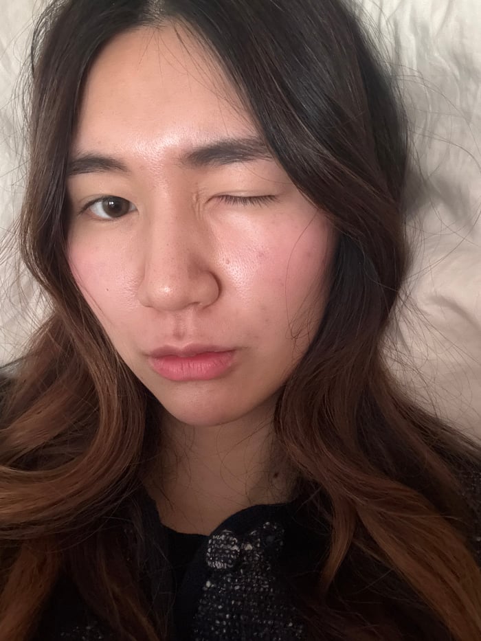 Woman photographed in portrait session in Paris indoor location