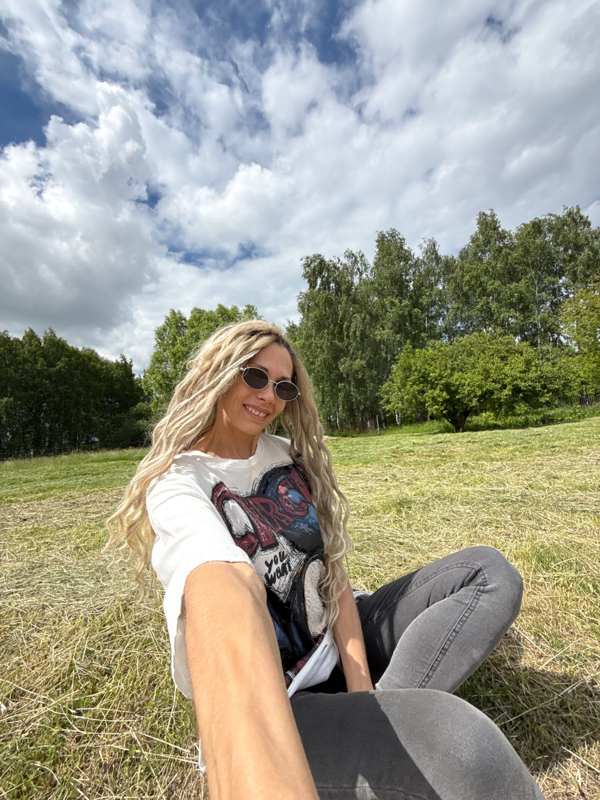 Casual portraits and cloudscape captured in Rusanovo, Russia