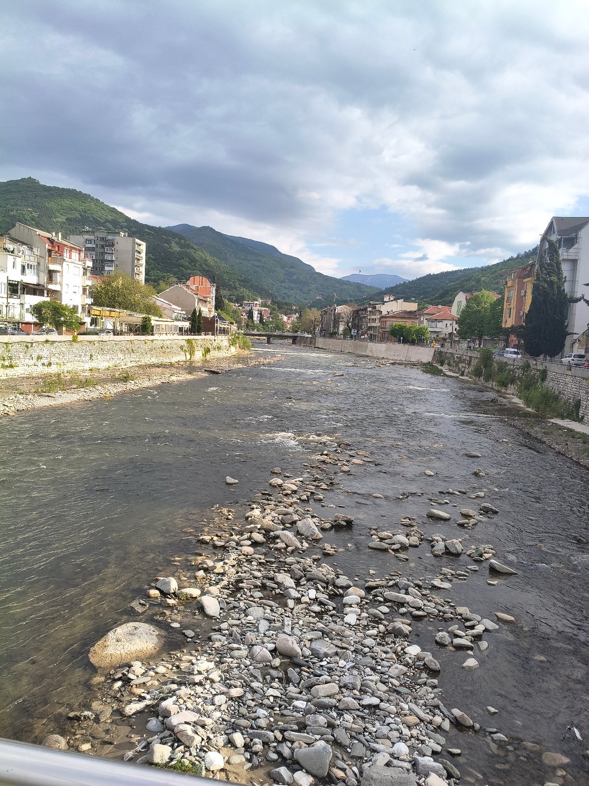 Ordinary afternoon documented in Asenovgrad: river, energy drinks, gym selfies