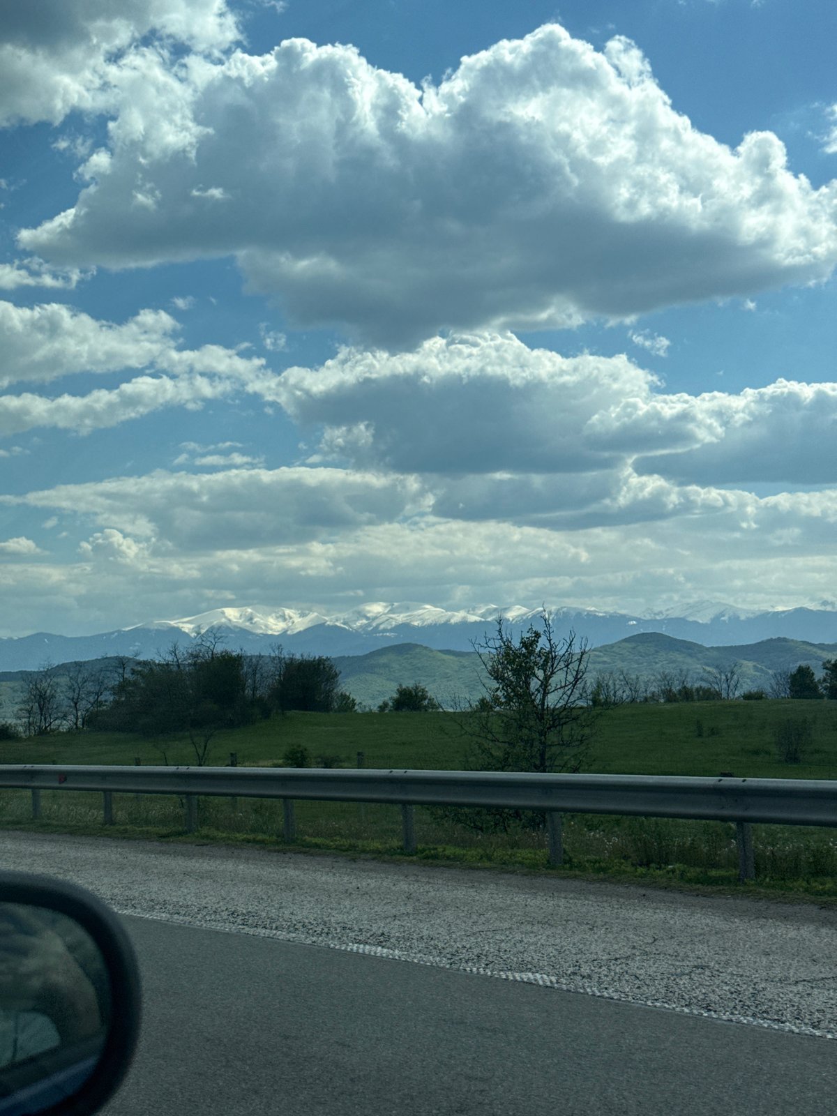 Motorist captures mountain scenery while driving near Ihtiman, Bulgaria