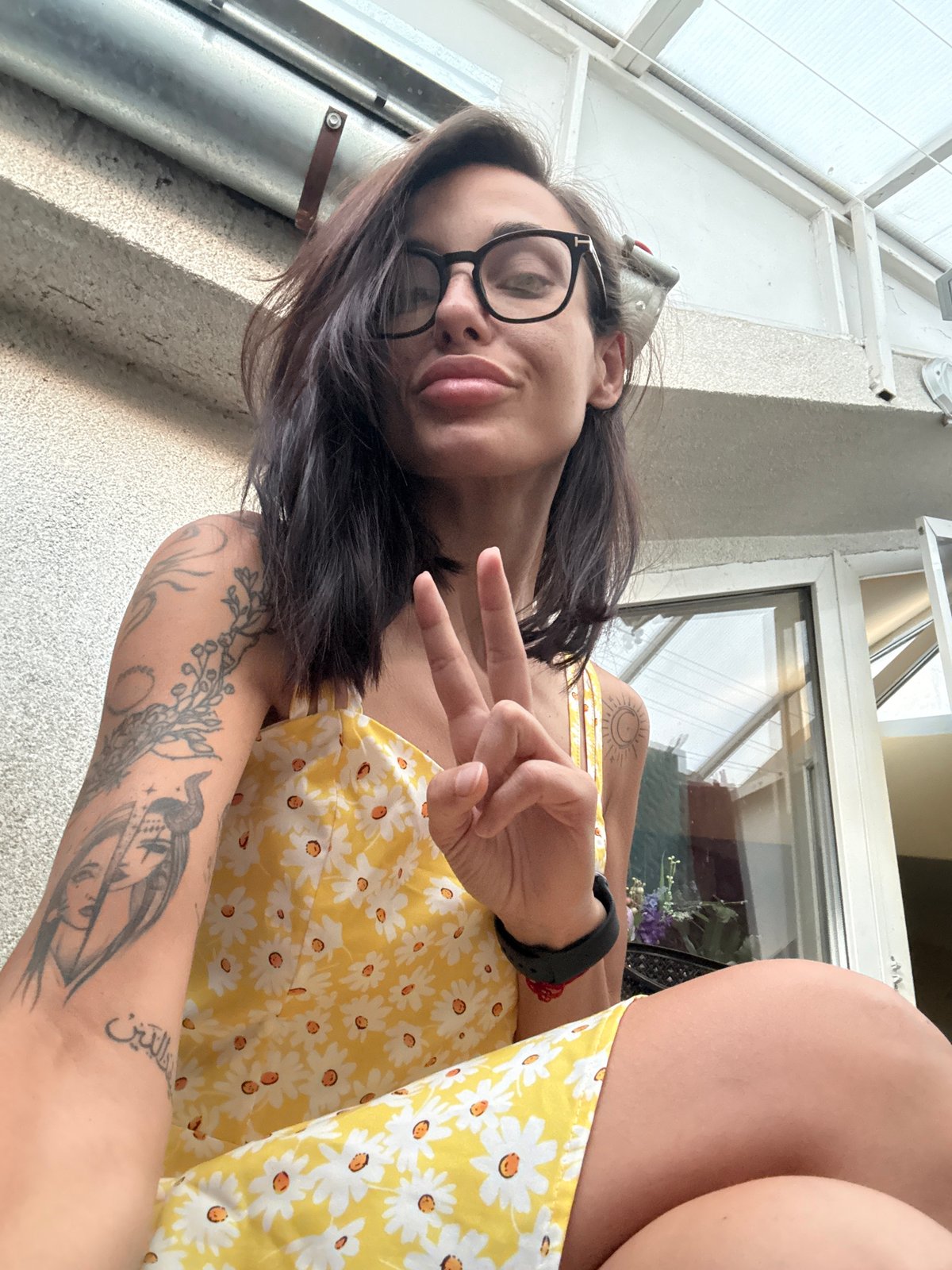 Woman photographed with coffee mug in early morning Pleven session