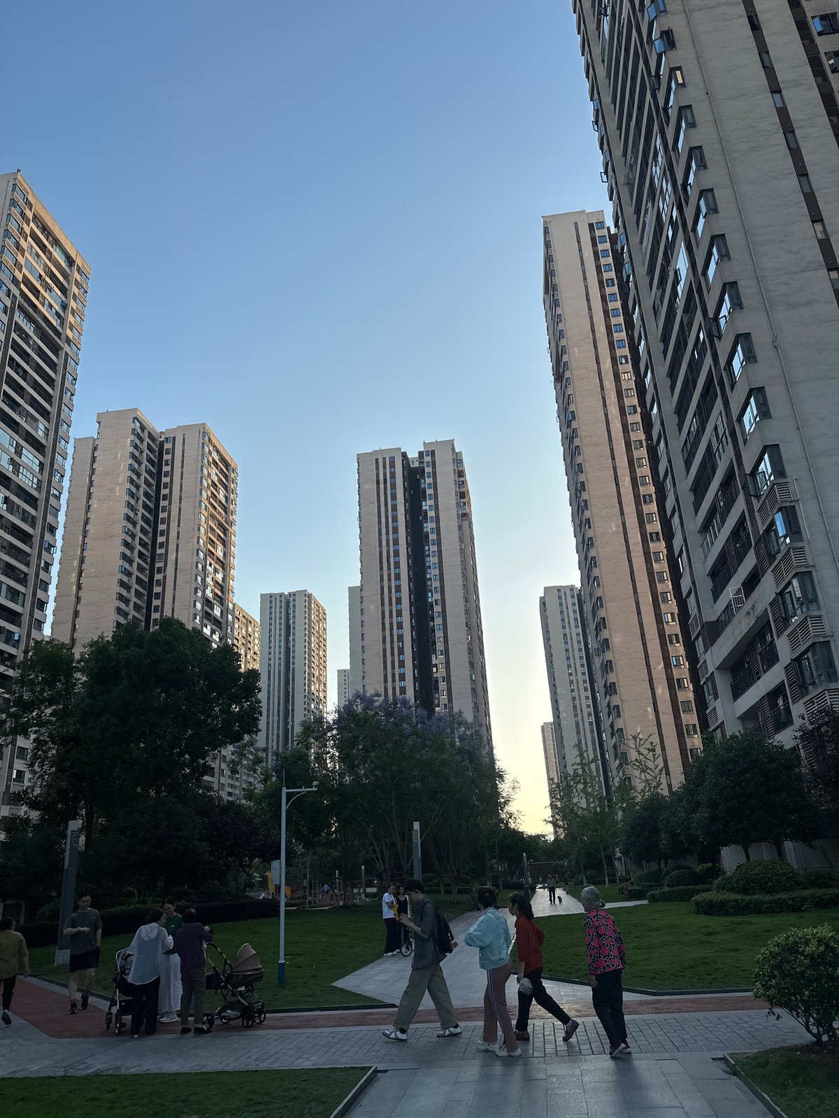 Daily life scenes documented in Chongqing High-tech Zone