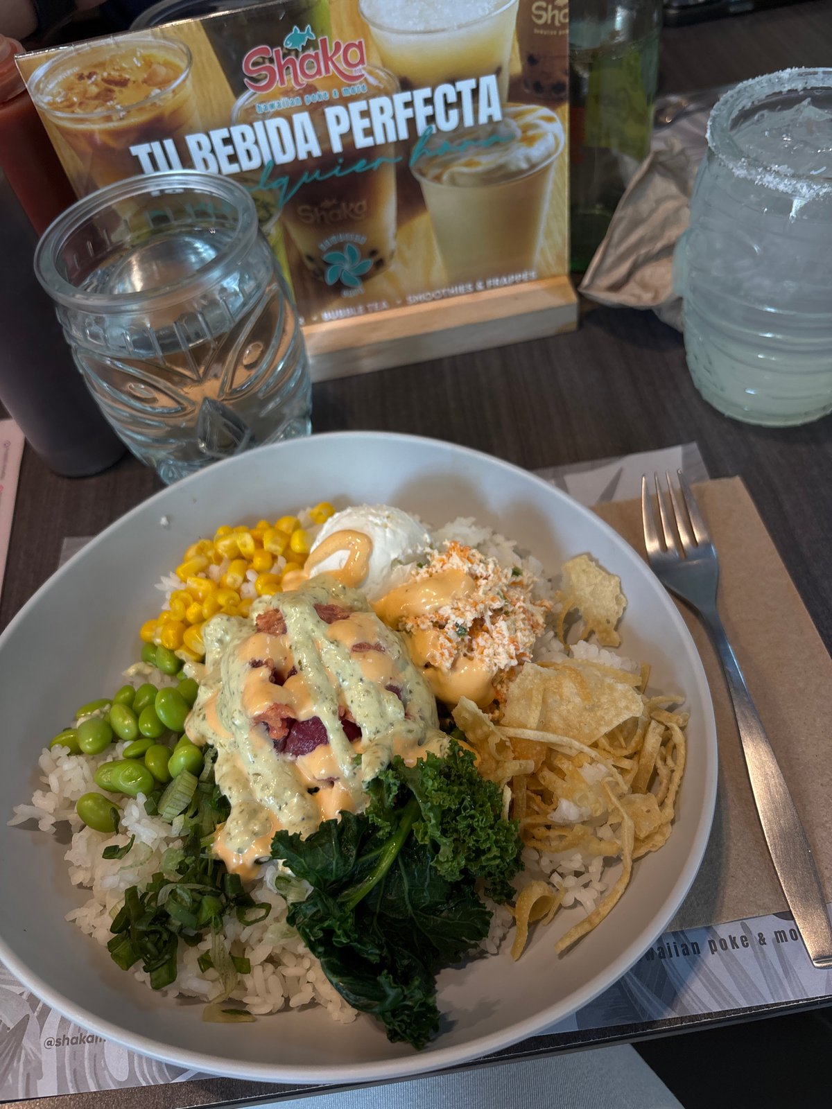 Diner enjoys Hawaiian poke bowl at Mexico City restaurant